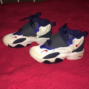 🔥Nike Hightop with a strap. Blue& red accents 12c